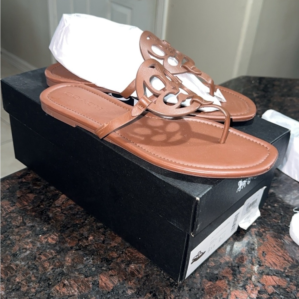 Coach Jaci Sandles women size 8.5 ( excellent conditions)